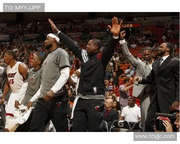 姚明握拳教练之路：从篮球巨星到全新职业生涯的华丽转身