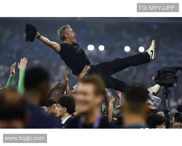 欧冠激战：巴黎圣日耳曼险胜里昂神扑瞬间点燃全场激情